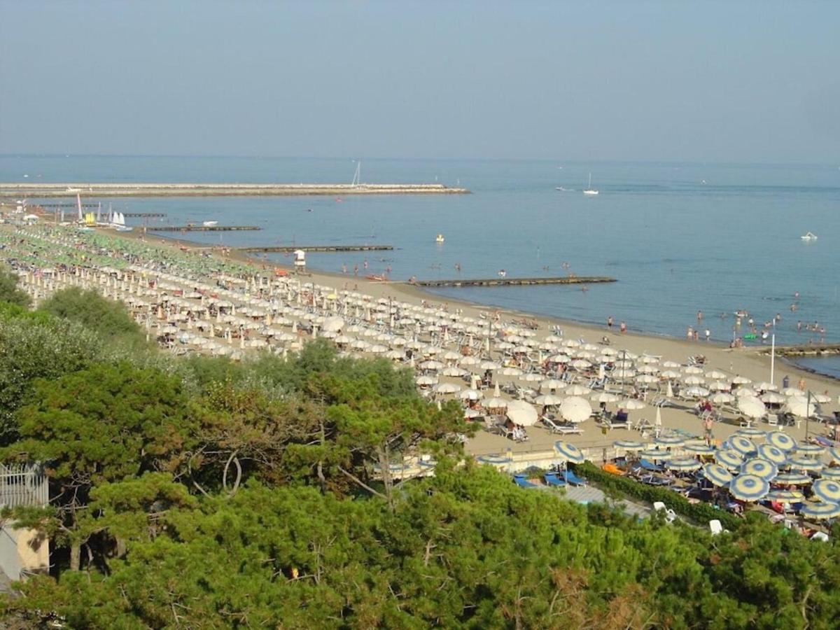 Relax By The Garden - Flat For Up To 6 Guests Apartment Porto Santa Margherita di Caorle Exterior photo
